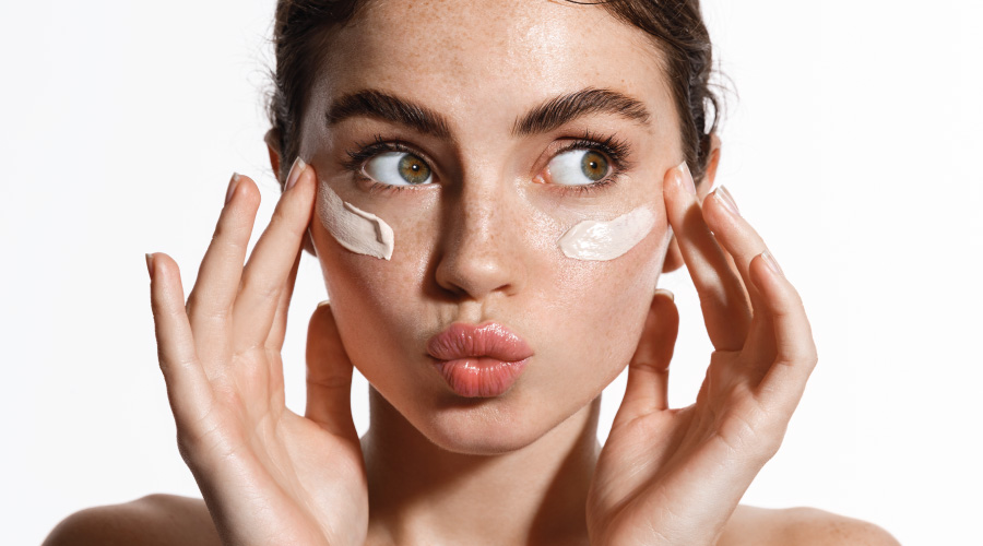 Moisturizer for Oily Skin How Does It Work? HealthKart